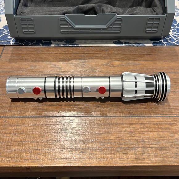 Galaxy’s Edge Legacy Maul Sabers (SET) - Picture 2 of 8